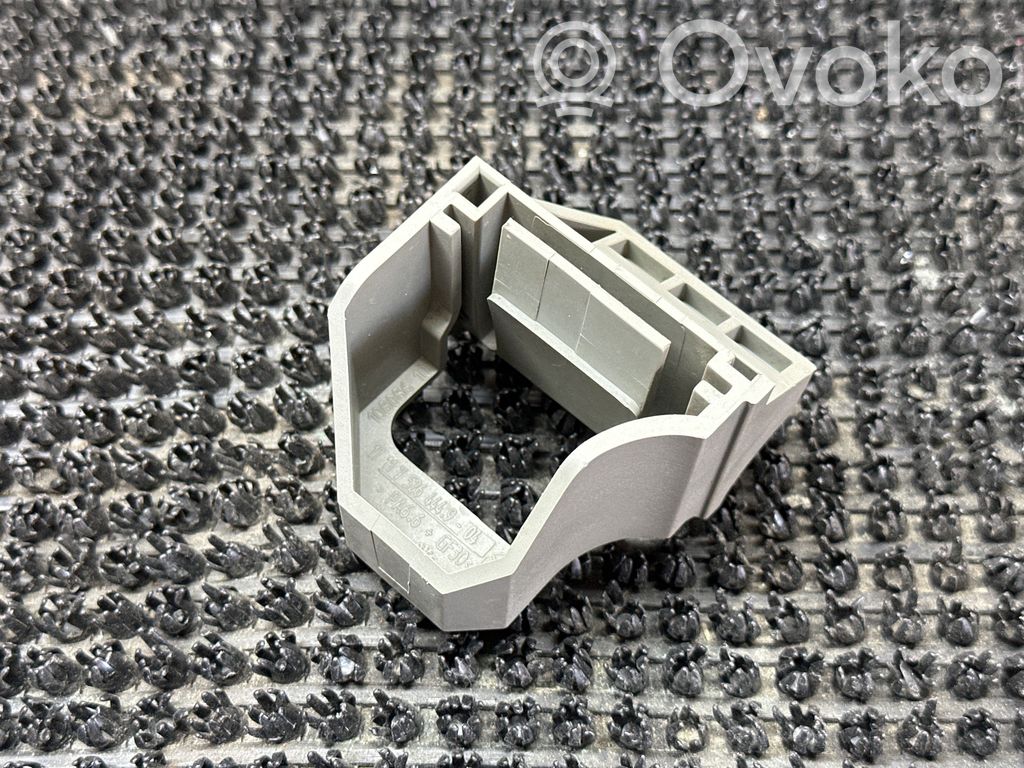 BMW 1 E81 E87 Radiator mount bracket 