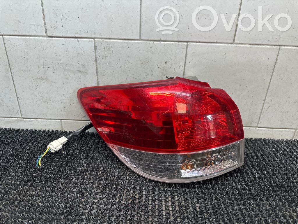 Toyota Wish (AE20) Luci posteriori 