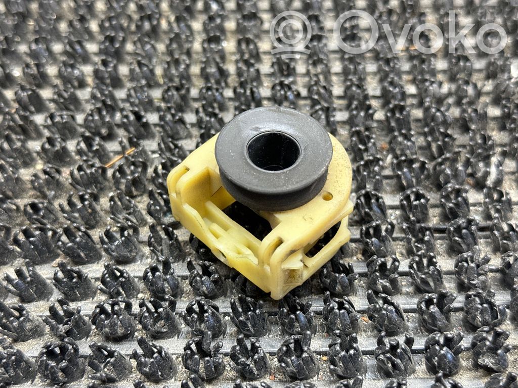 Citroen C3 Radiator mount bracket 