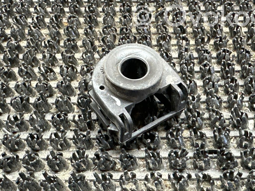 Peugeot 207 Radiator mount bracket 