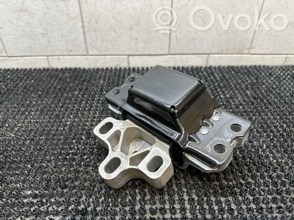 Volkswagen PASSAT CC Engine mount bracket 