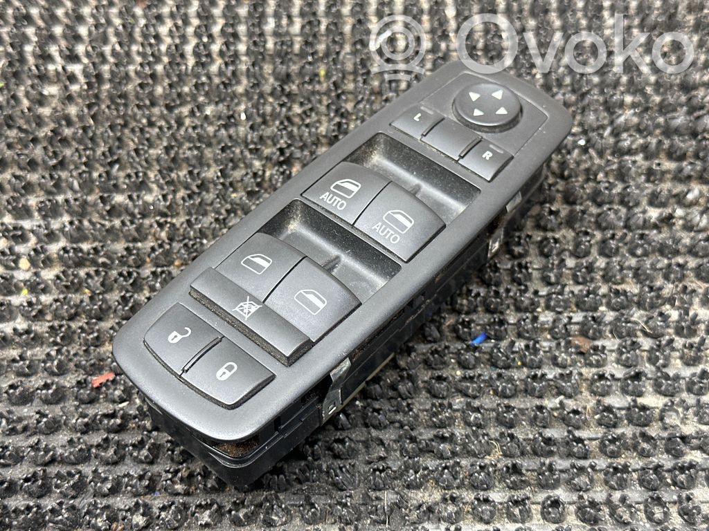 Electric window control switch   68086693AC,10025584,D186390B