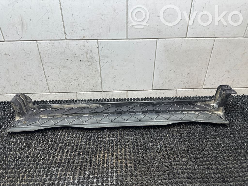 BMW X5 E70 Radiatoru paneļa augšējā daļa (televizors) 