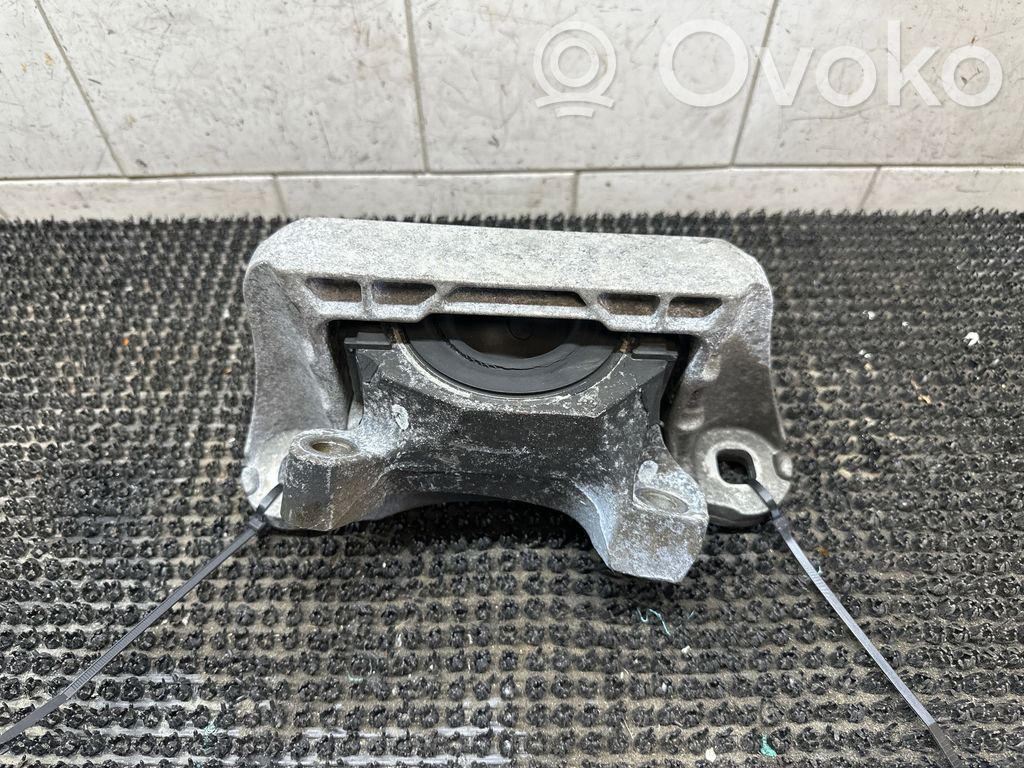 Volvo V40 Cross country Engine mount bracket 