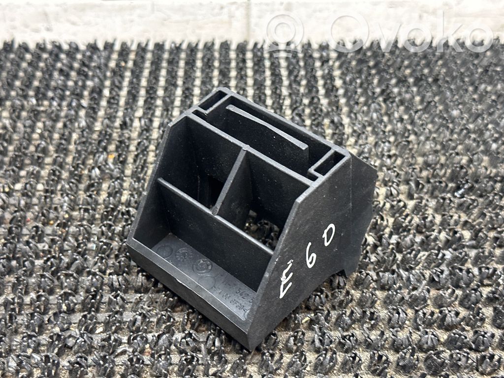 BMW 5 E60 E61 Radiator mount bracket 