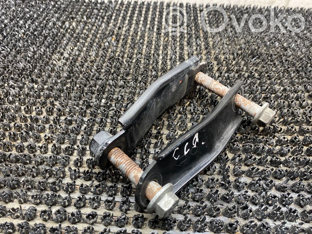 Volvo S60 Engine mounting bracket 
