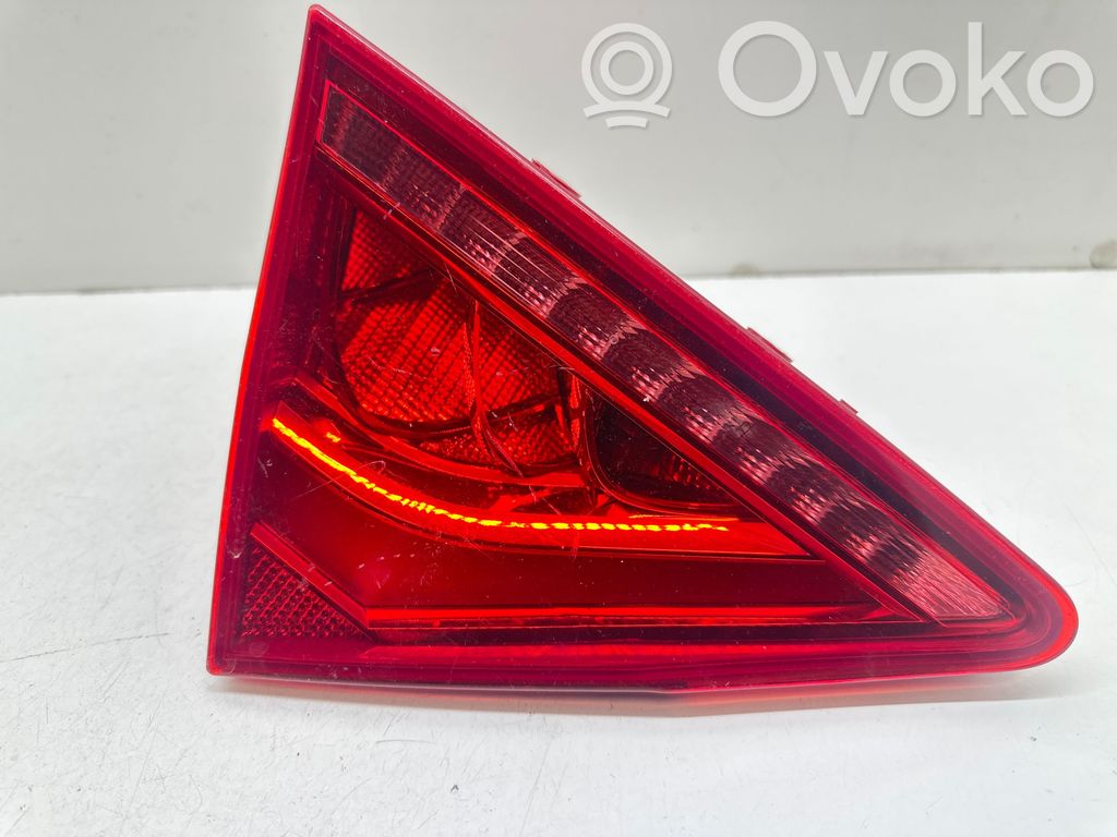 Lampy tylnej klapy bagażnika   4G8945093
