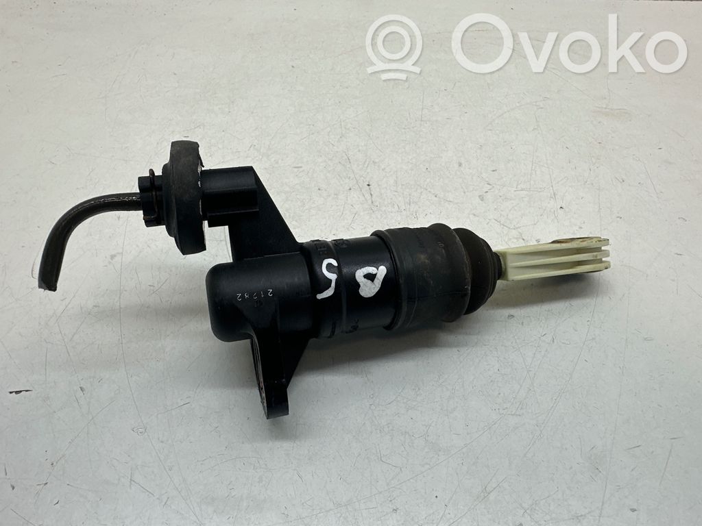 Volkswagen PASSAT B5 Cilindro maestro de embrague 
