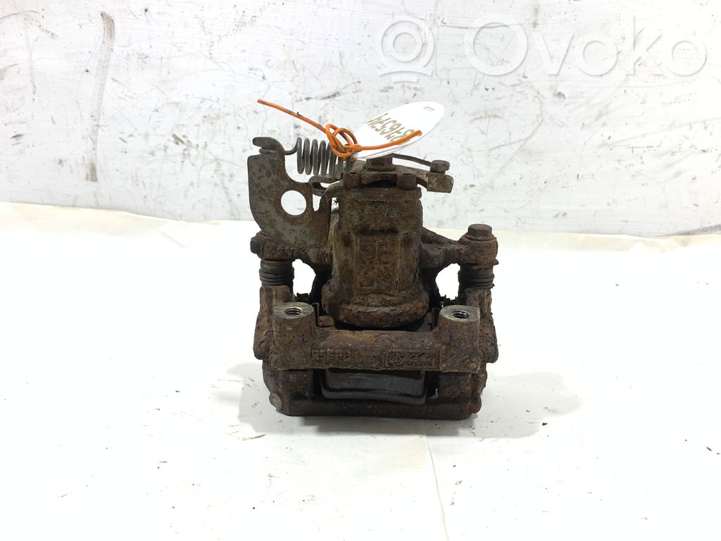 Takajarrusatula   2041805,RM4S712552BB,4922620,4X432B134AB