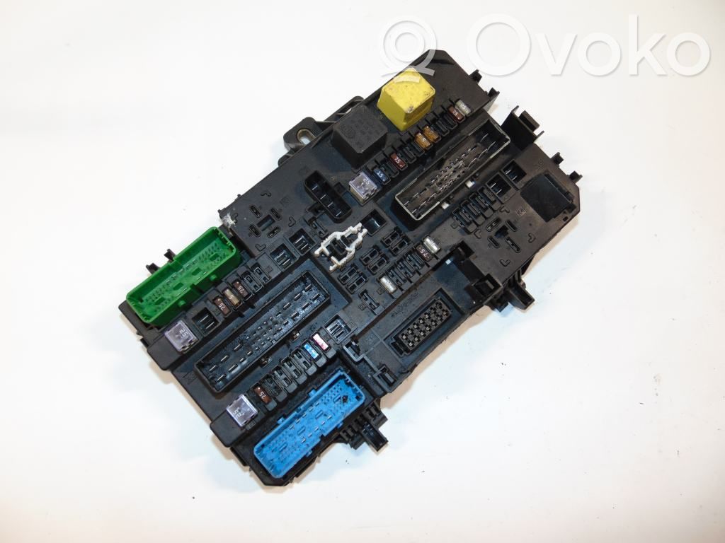 Opel Astra H Fuse module 