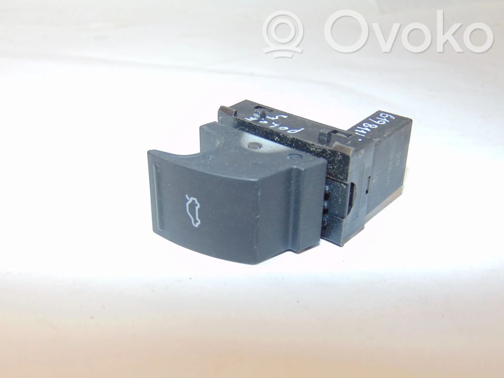 Volkswagen Polo V 6R Tailgate opening switch 