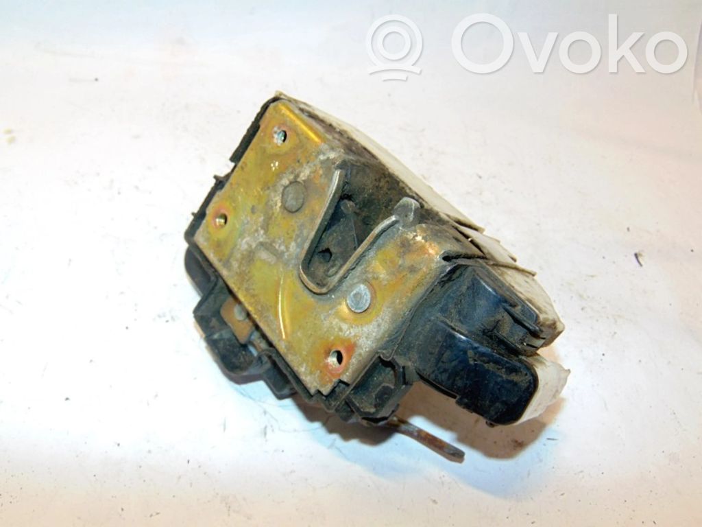 Volkswagen Golf III Priekšpusē slēdzene 