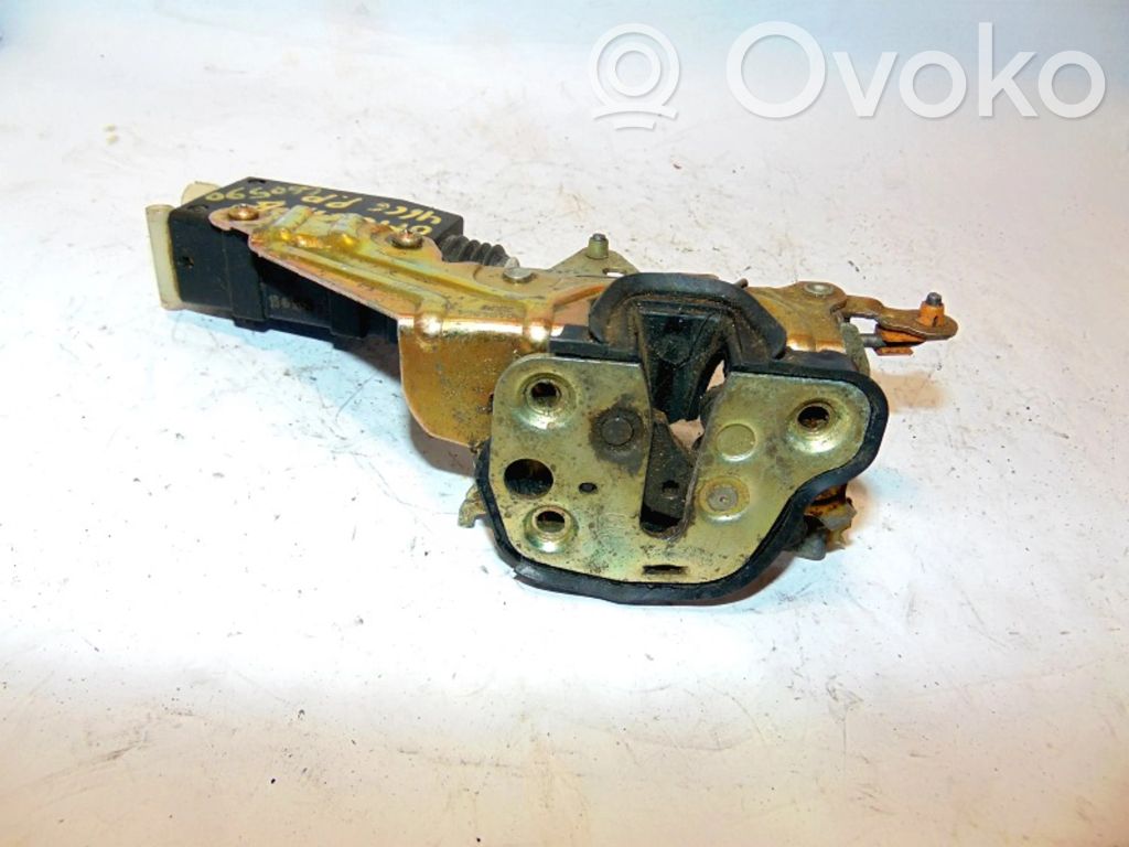 Opel Omega B1 Etuoven lukko 