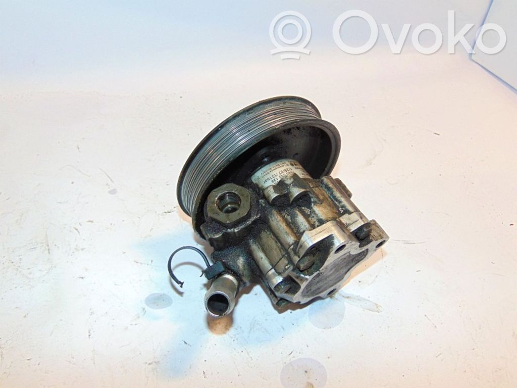 Audi A5 8T 8F Ohjaustehostimen pumppu 