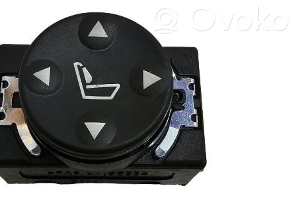 Seat control switch   8360877