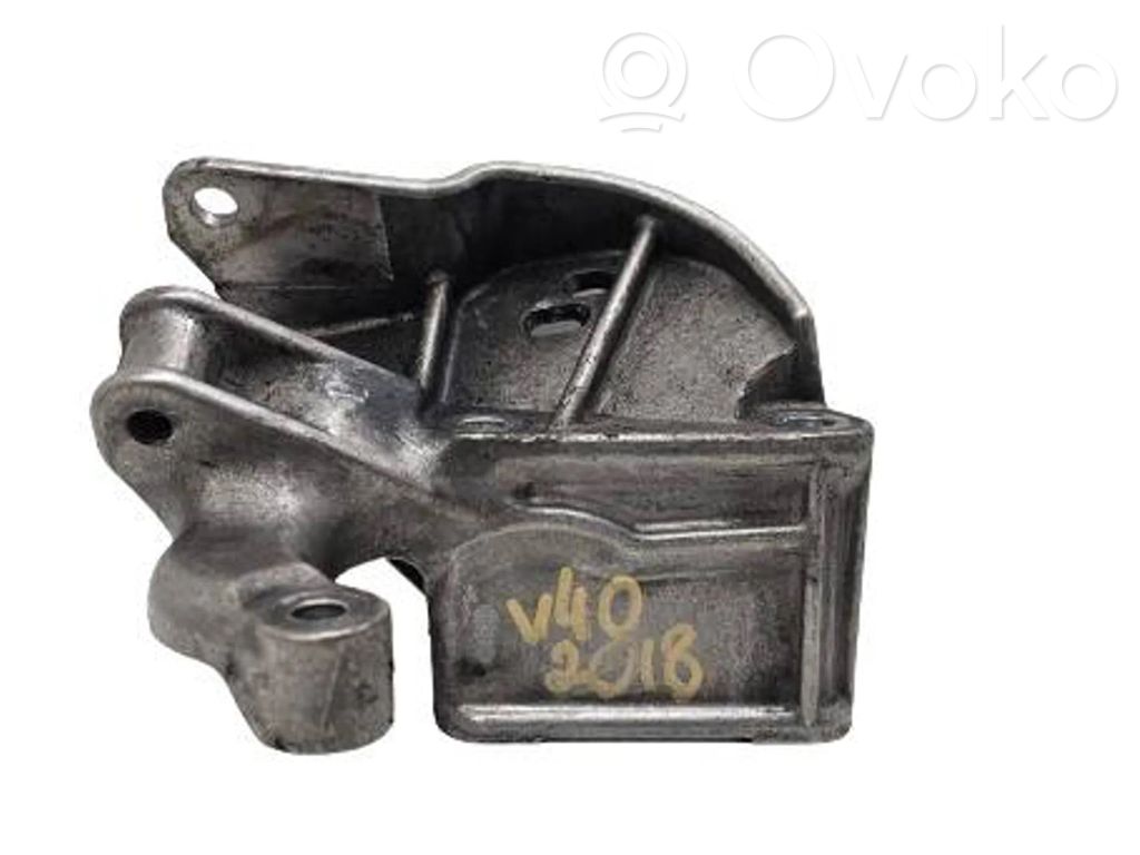 Volvo V40 Engine mounting bracket 