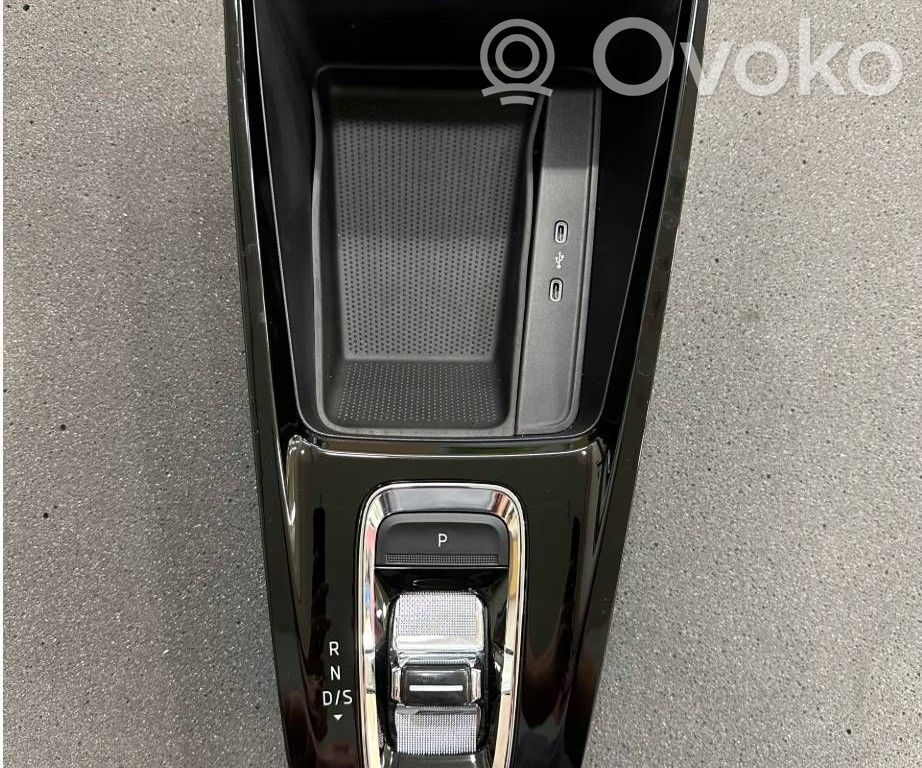 Skoda Octavia Mk4 Lewarek zmiany biegów / górny 
