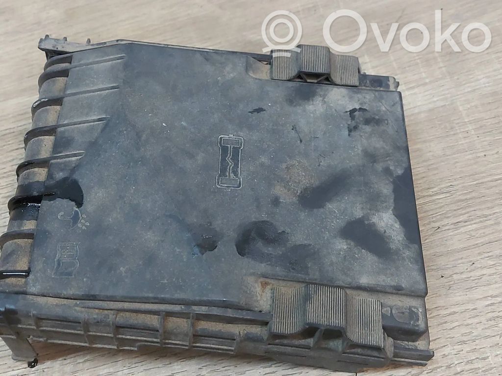 Volkswagen PASSAT B6 Coperchio scatola dei fusibili 