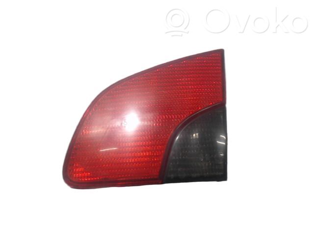 Peugeot 406 Aizmugurējais lukturis pārsegā 