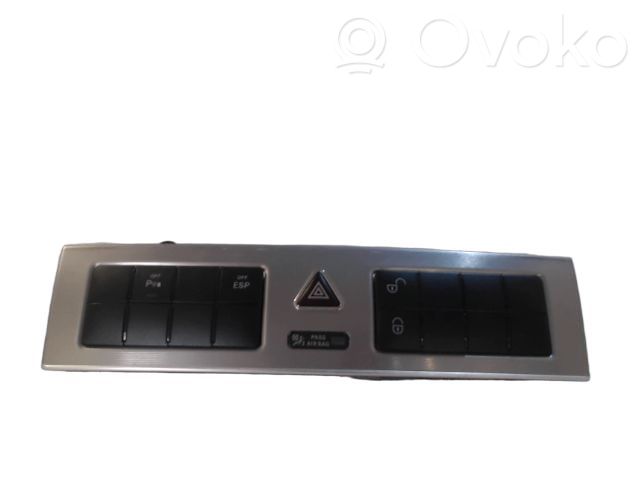 Mercedes-Benz C W203 Przycisk świateł awaryjnych 