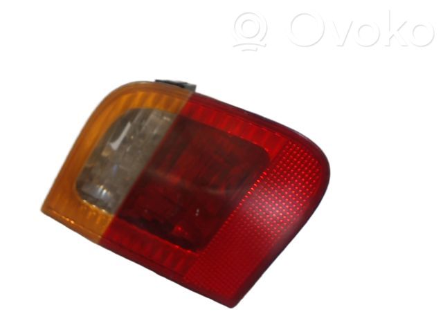 BMW 3 E46 Lampă spate în capacul portbagajului 