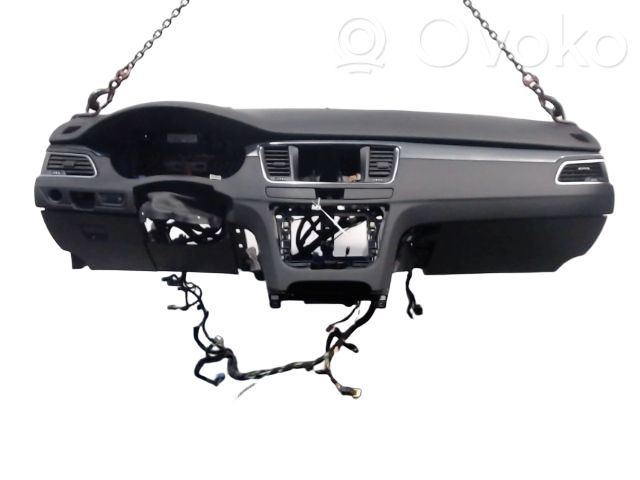 Peugeot 508 Panelis 