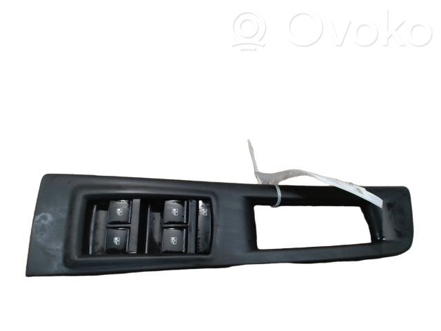 Opel Meriva B Electric window control switch 