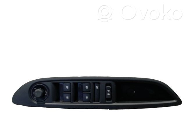 Opel Mokka Electric window control switch 