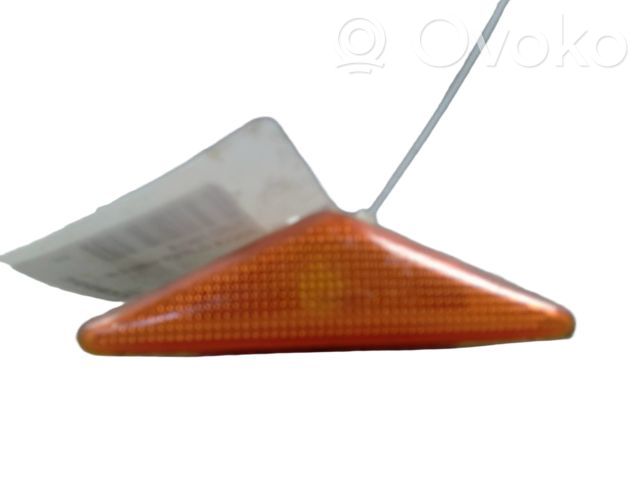 Front fender indicator light   4364357,1063385,1063835,1065645,1415078,15316519,15316539,1828913,185759001,1858916,1861913,3107399,3113399,3133399,4311404NUEY,4333985,4355478,4364357,44081560,44091560,44181560,4496772,4517451,509047,509053,509119,718120101250,FD1074139,FD4204139,XS4113K309AA,XS4X13K309AA,XS4X13K309AD,XS4X13K309AE
