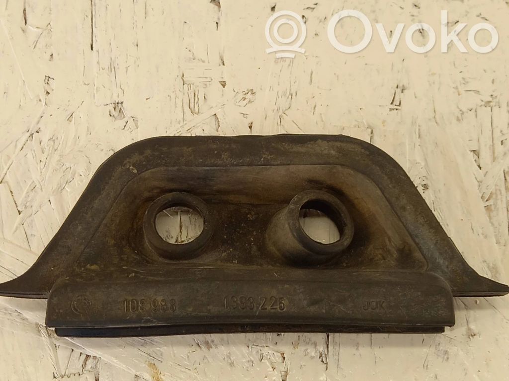 BMW 3 E36 Cita veida dzinēja nodalījuma detaļa 
