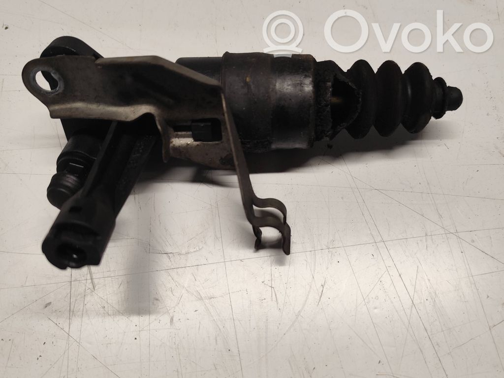 Audi A4 S4 B6 8E 8H Kytkimen apusylinteri 