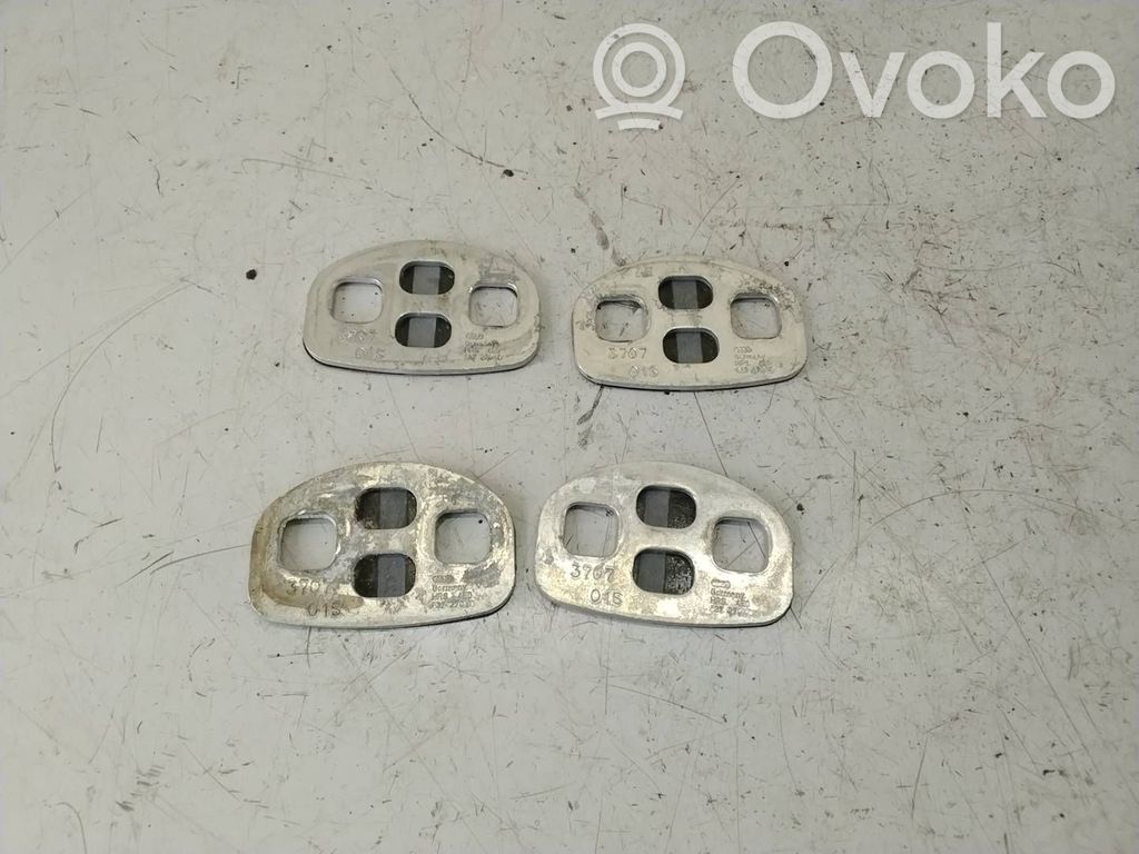 Traba/gancho de cierre de puerta delantera   4E0837279D