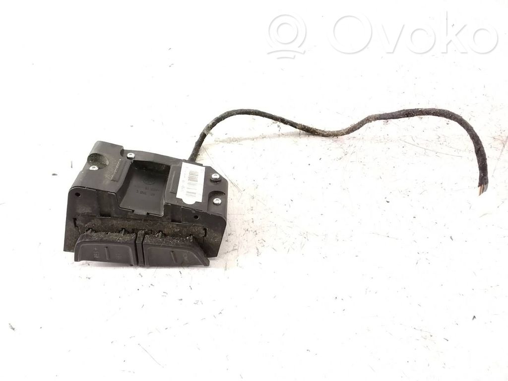 Volkswagen PASSAT B5.5 Przełącznik / Przycisk kierownicy 