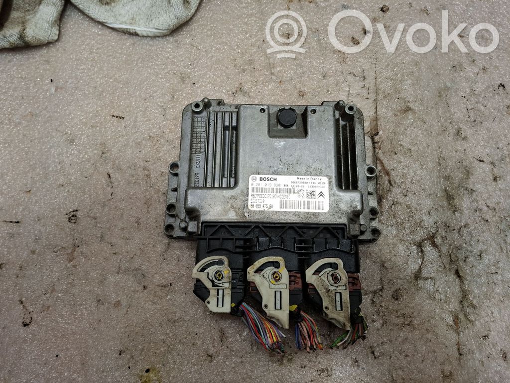 Peugeot 208 I Engine control unit/module 
