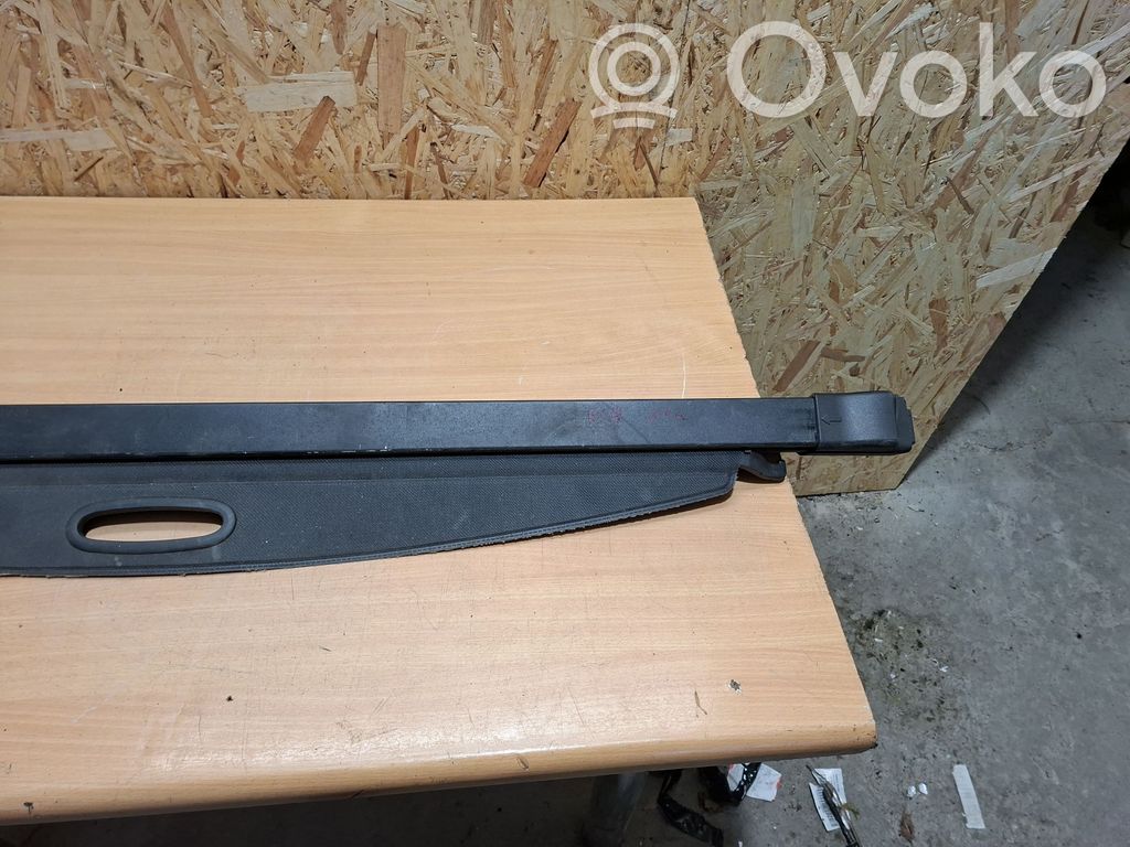 KIA Ceed Tavarahyllyn kansi 
