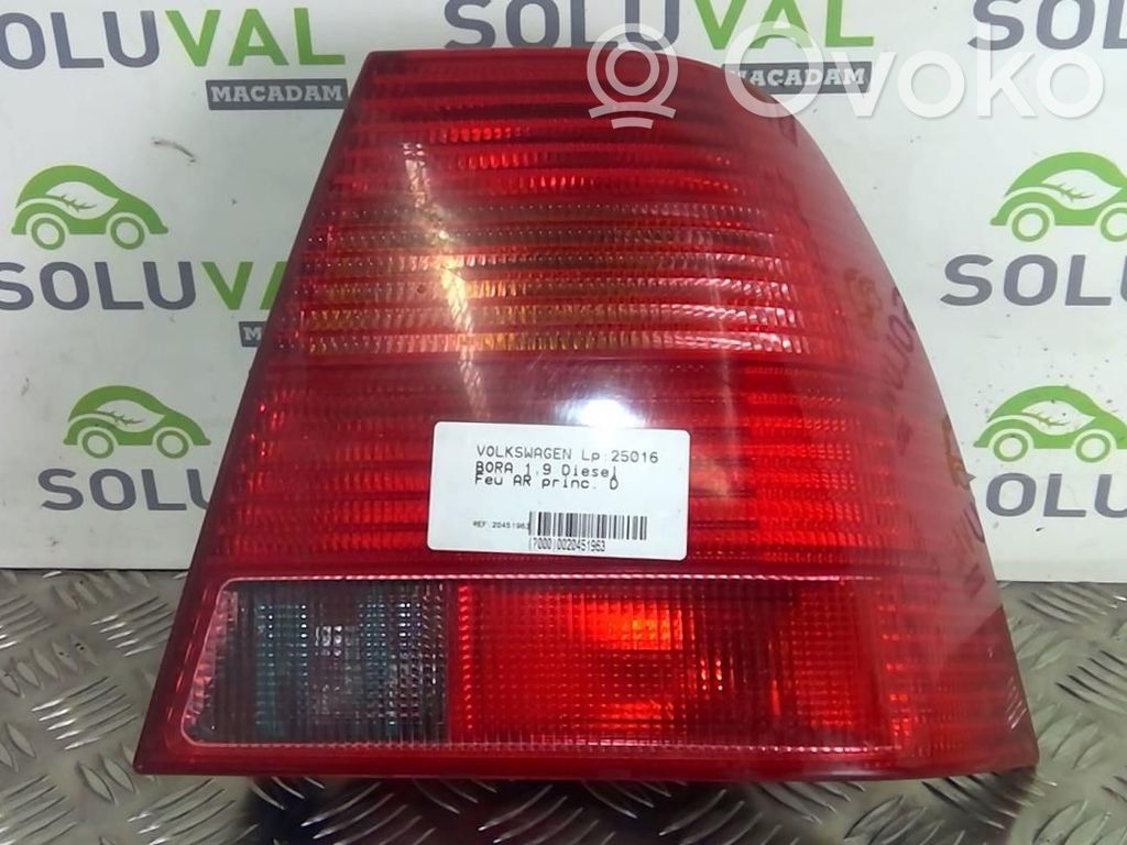 Volkswagen Bora Luci posteriori 