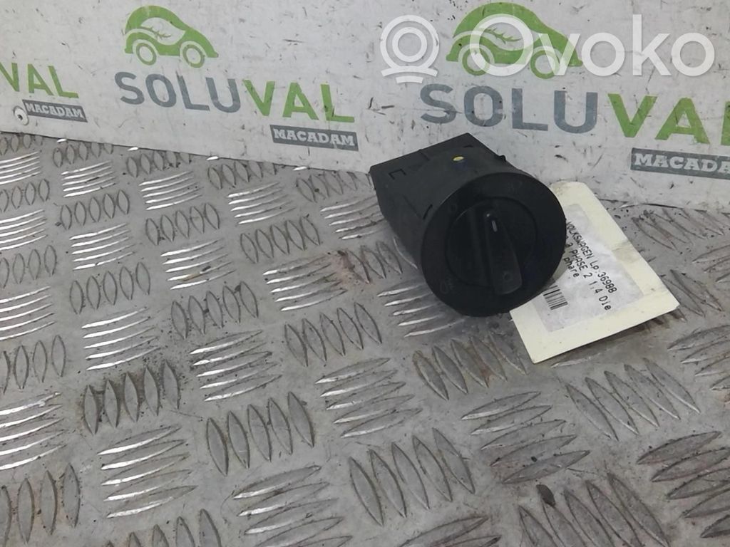 Volkswagen Polo III 6N 6N2 6NF Manetă semnalizator 