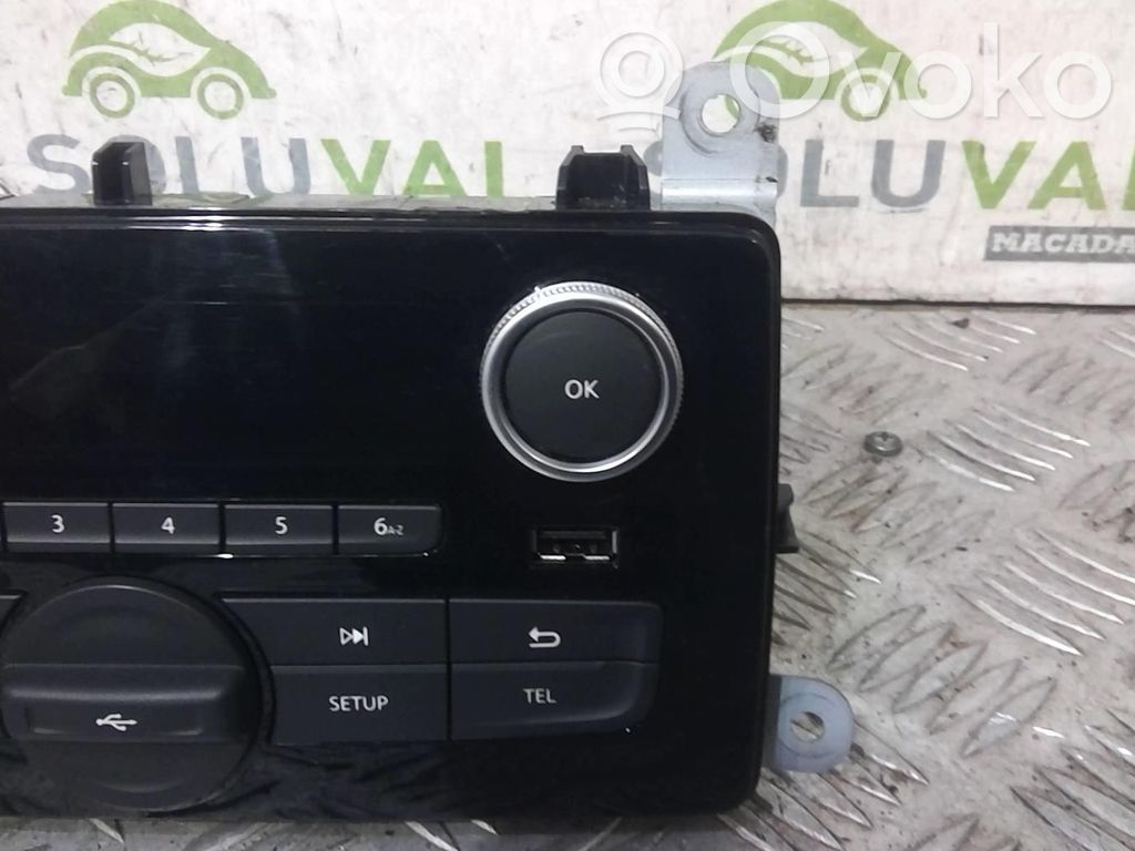 Panel / Radioodtwarzacz CD/DVD/GPS   NT