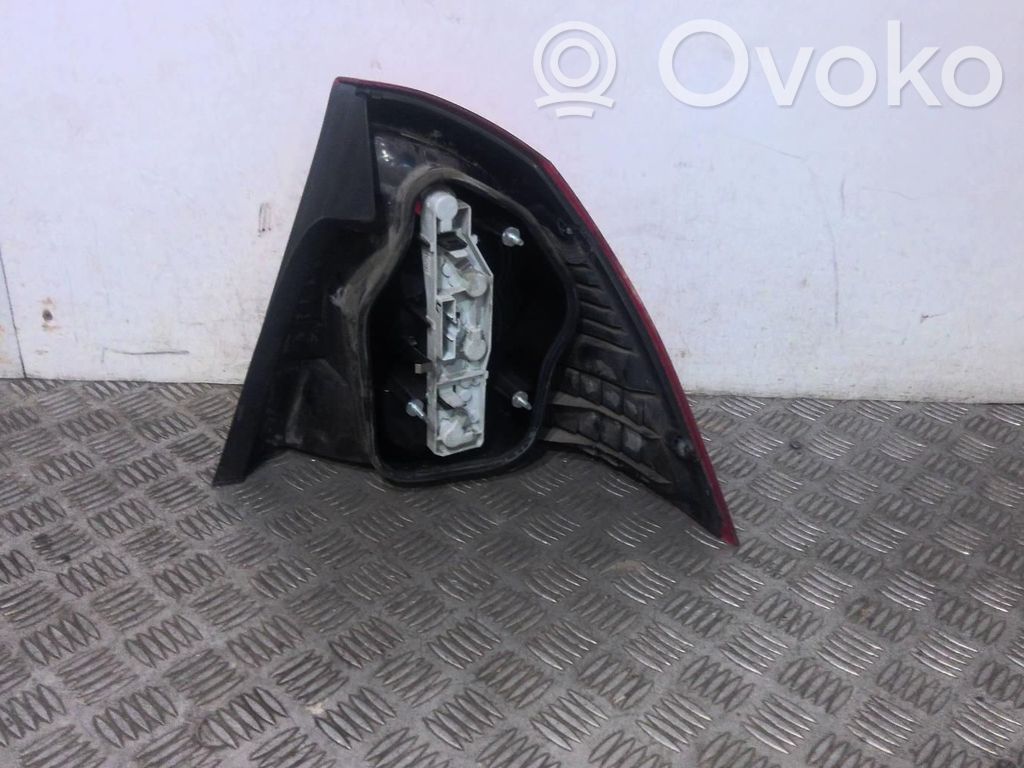 Ford Focus Aizmugurējais lukturis virsbūvē 