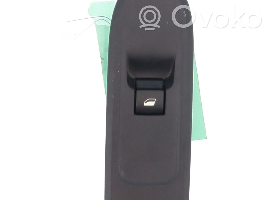 Electric window control switch   6490Y8
