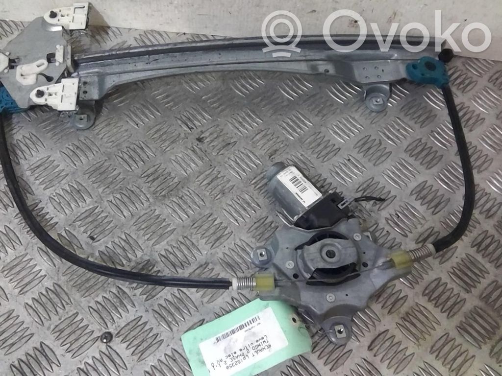 Renault Twingo II Alzacristalli della portiera anteriore con motorino