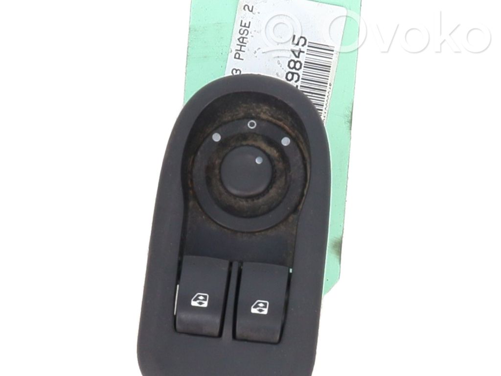 Electric window control switch   8200476806