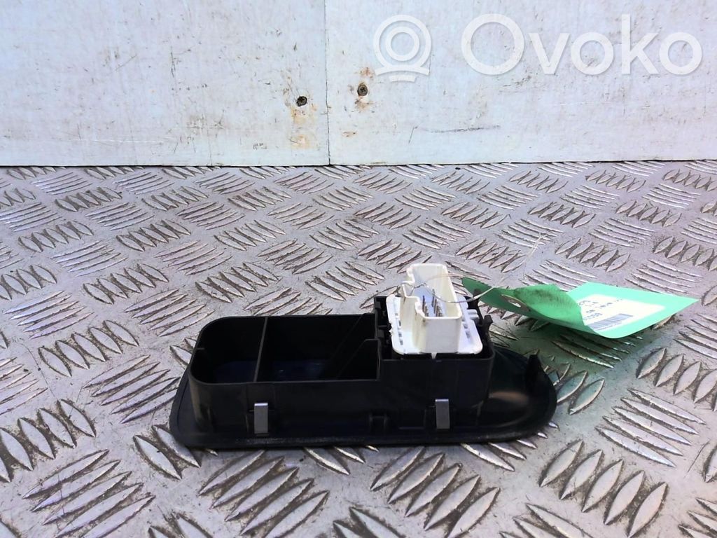 Renault Clio III Electric window control switch 