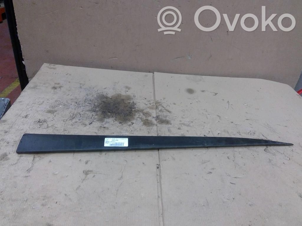 Toyota Aygo X Listón embellecedor de la puerta delantera (moldura)