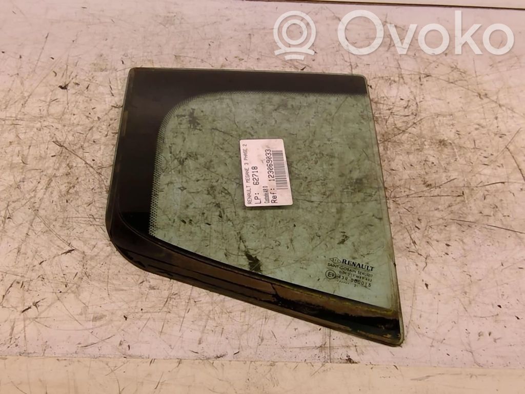 Renault Megane III Ventanilla de ventilación de la puerta trasera 