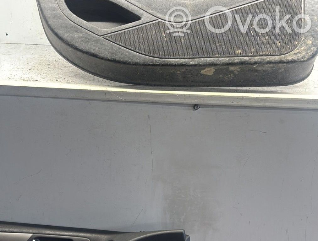 Peugeot Partner Etuoven verhoilu