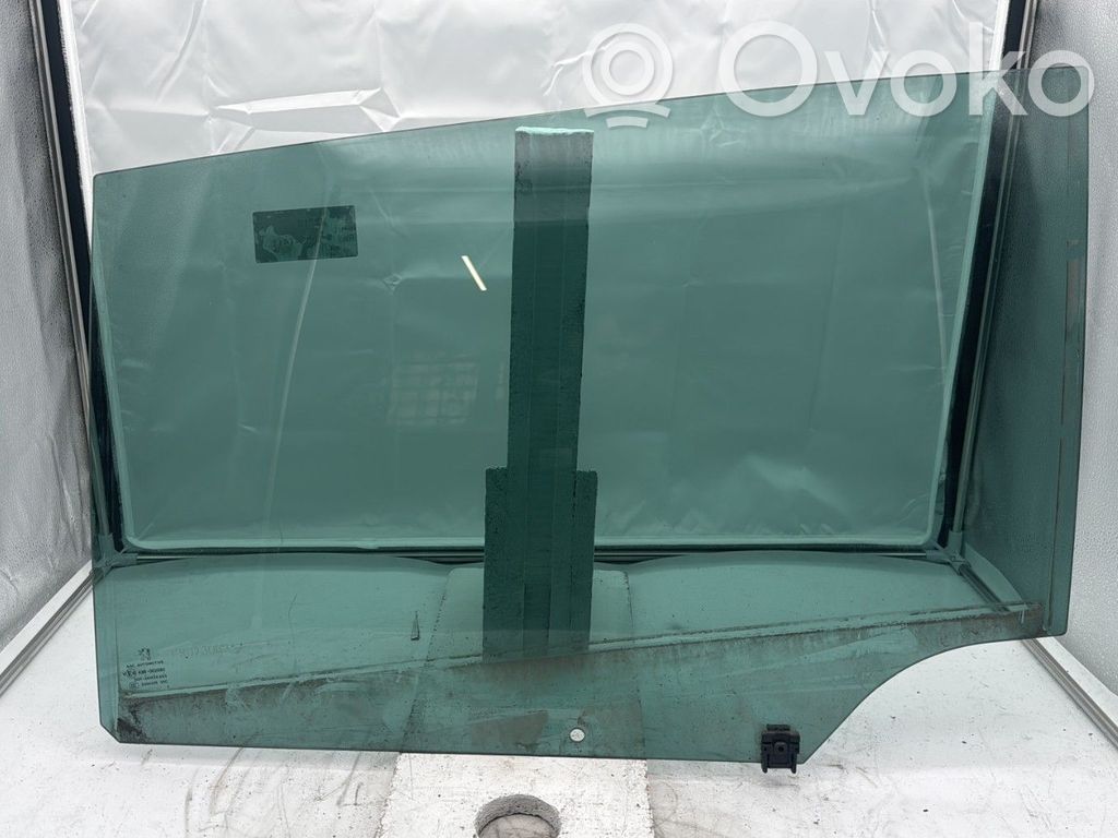 Peugeot 5008 Vetro del finestrino della portiera posteriore 