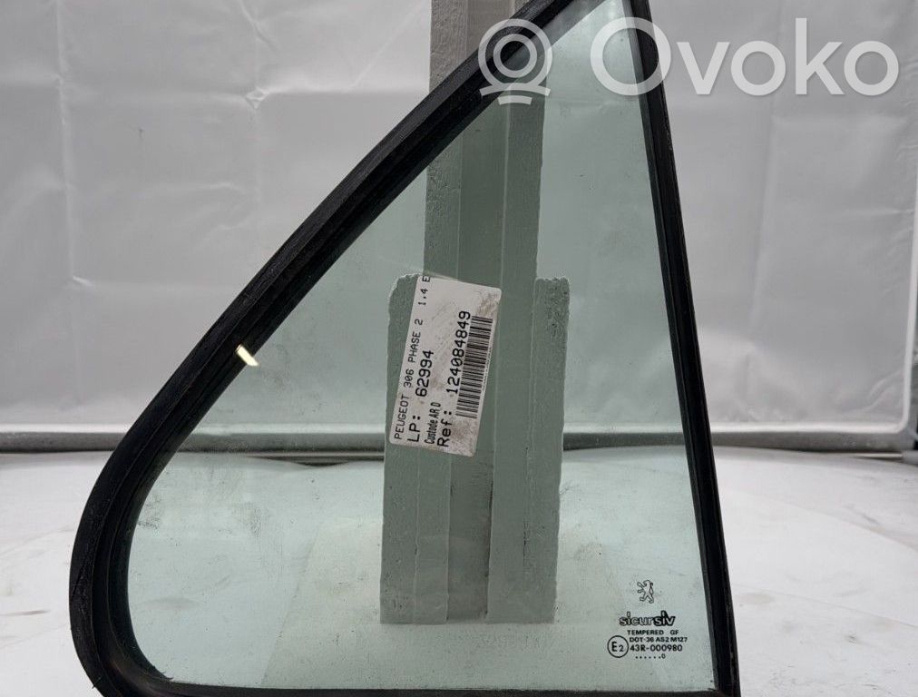 Peugeot 306 Ventanilla de ventilación de la puerta trasera 