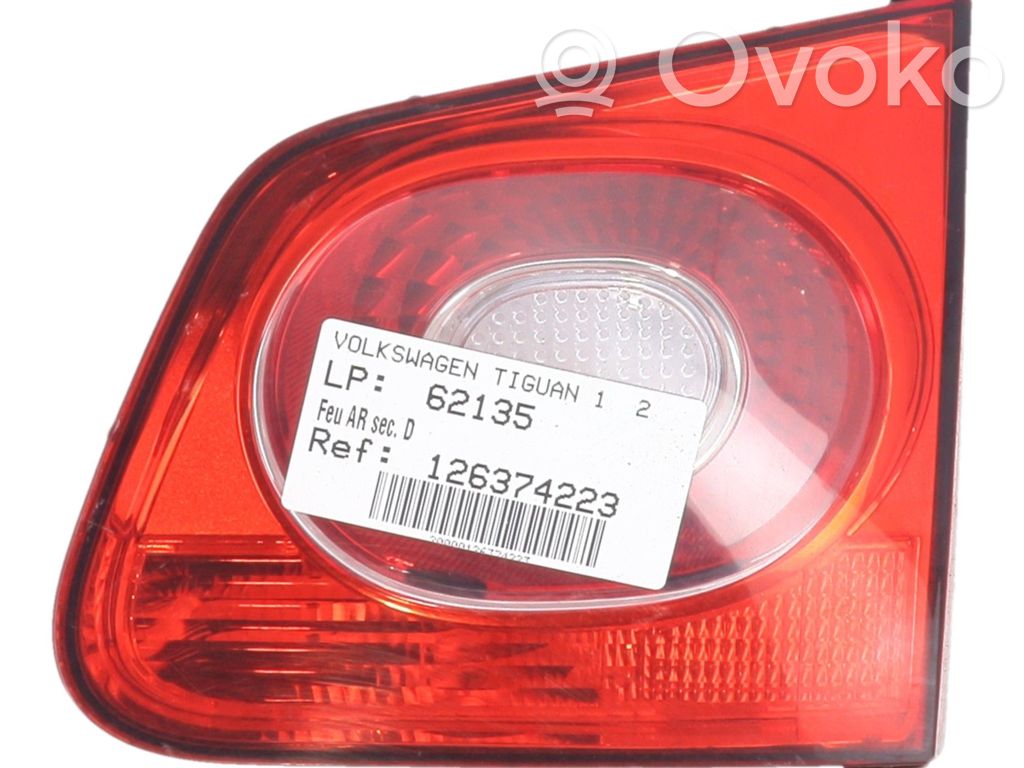 Volkswagen Tiguan Lampă spate în capacul portbagajului 