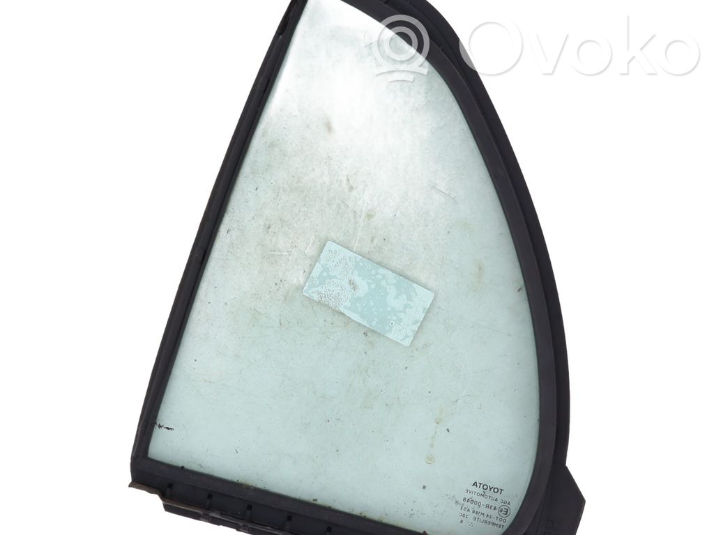 Toyota Yaris Ventanilla de ventilación de la puerta trasera 